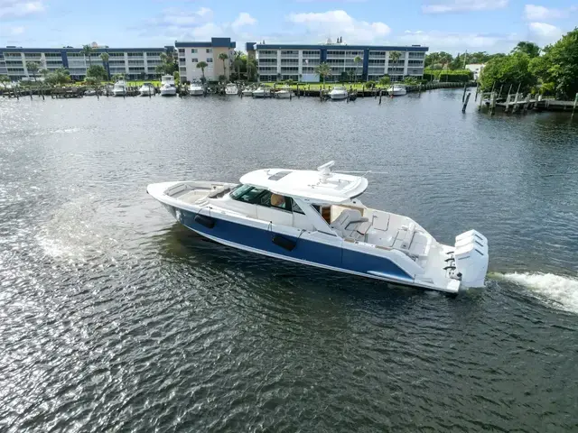 Tiara Yachts 48