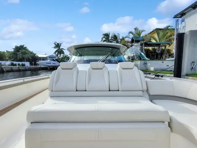 Tiara Yachts 48