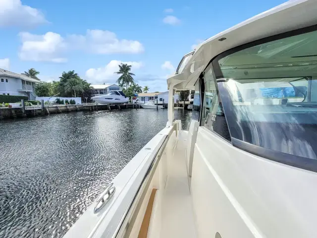 Tiara Yachts 48