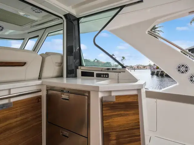 Tiara Yachts 48