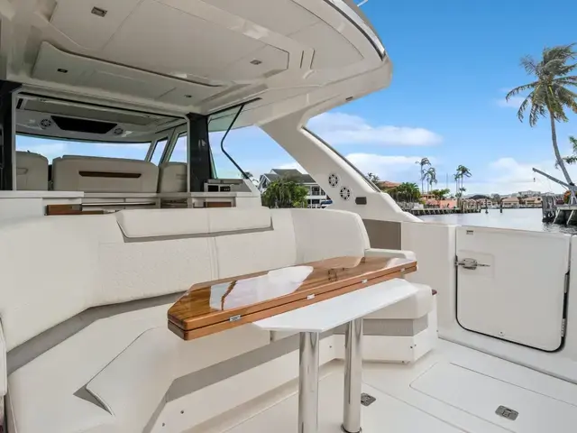 Tiara Yachts 48