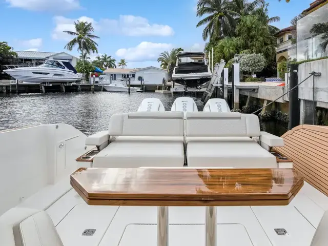 Tiara Yachts 48