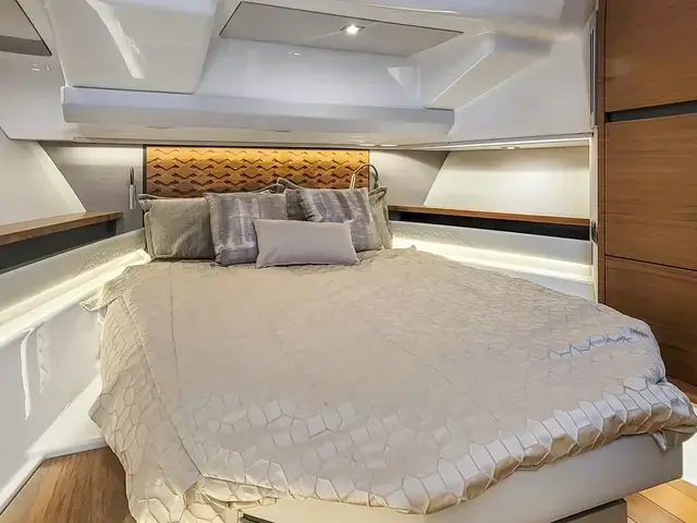 Tiara Yachts 48