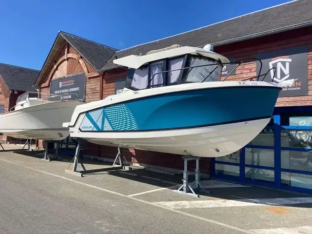 Quicksilver 705 Pilothouse