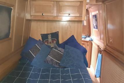 Jonathan Wilson 57ft Semi Trad Narrowboat called Wee Blueit