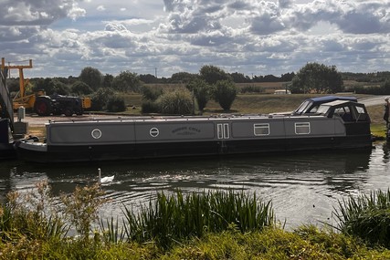 JD & Live The Dream Narrowboats 58 Cruiser Stern