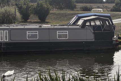 JD & Live The Dream Narrowboats 58 Cruiser Stern