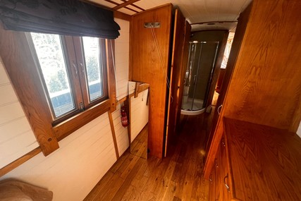 JD & Live The Dream Narrowboats 58 Cruiser Stern