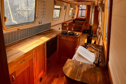 JD & Live The Dream Narrowboats 58 Cruiser Stern