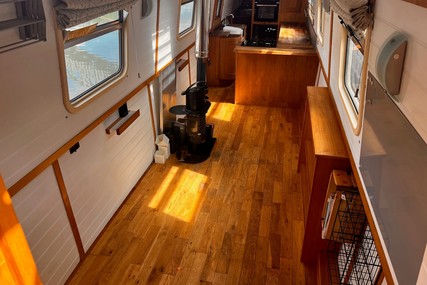 JD & Live The Dream Narrowboats 58 Cruiser Stern