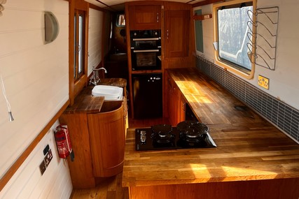 JD & Live The Dream Narrowboats 58 Cruiser Stern