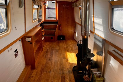 JD & Live The Dream Narrowboats 58 Cruiser Stern