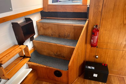 JD & Live The Dream Narrowboats 58 Cruiser Stern