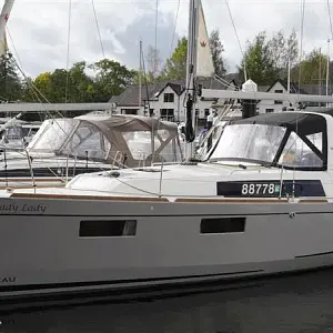 2019 Beneteau Oceanis 35.1