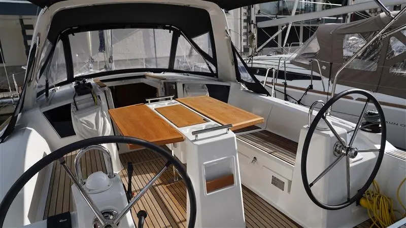 2019 Beneteau oceanis 35.1