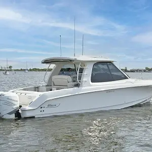 2020 Boston Whaler 380 Realm