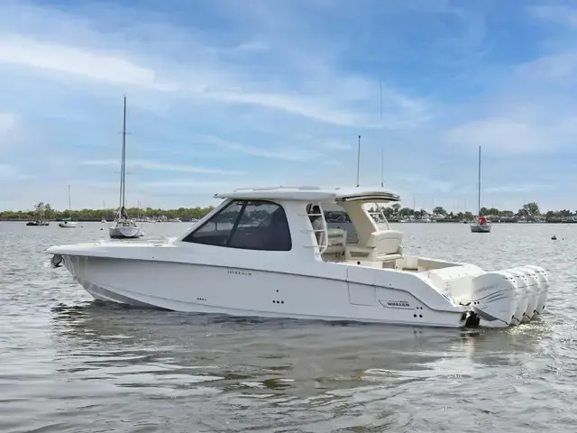 Boston Whaler 380 Realm