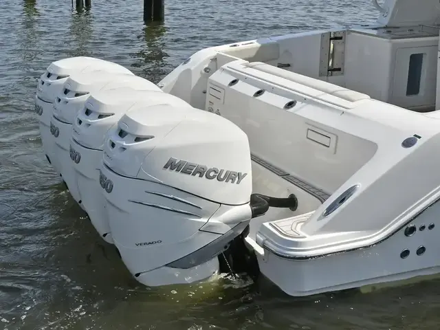 Boston Whaler 380 Realm