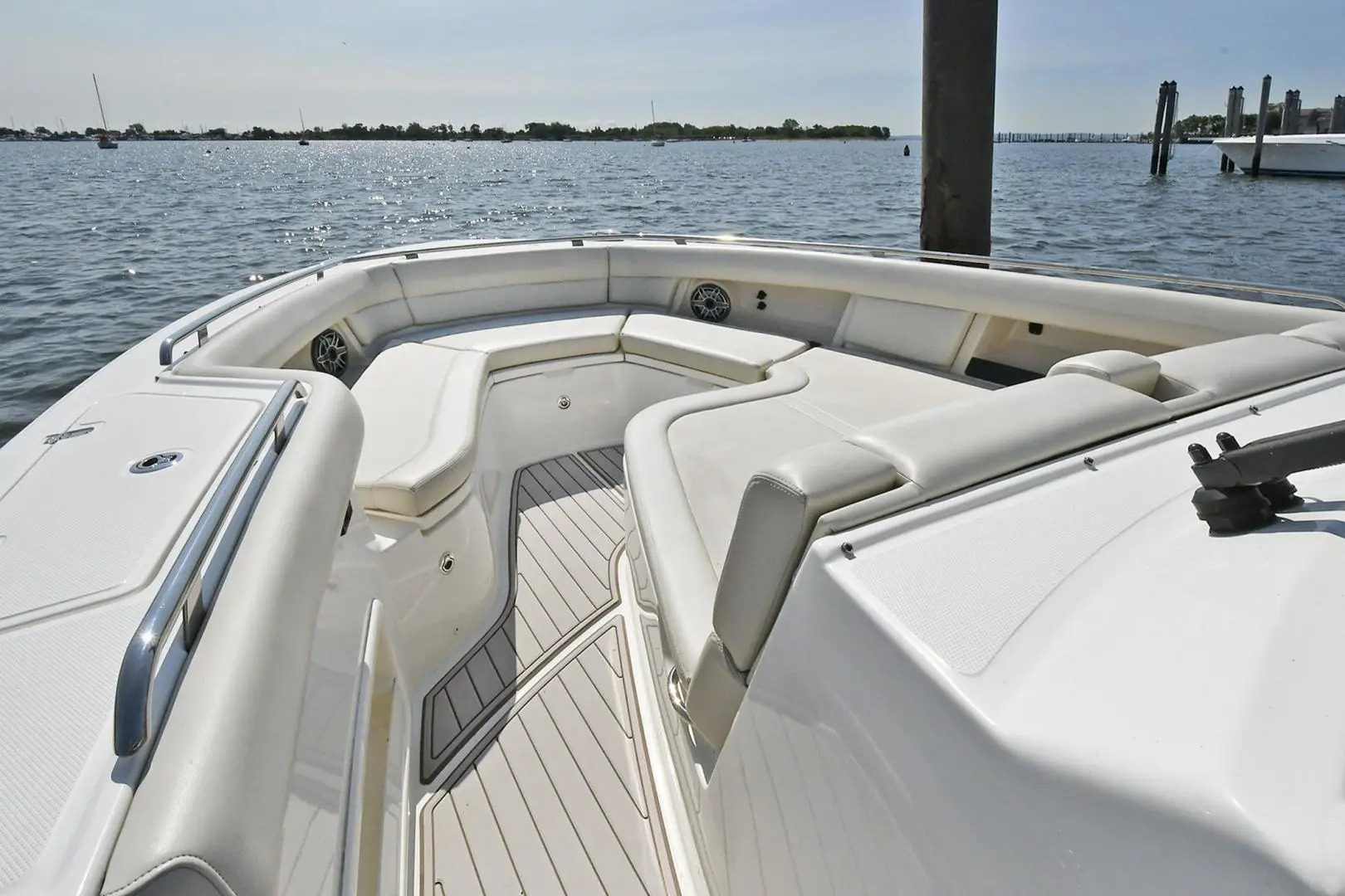 2020 Boston Whaler 380 realm