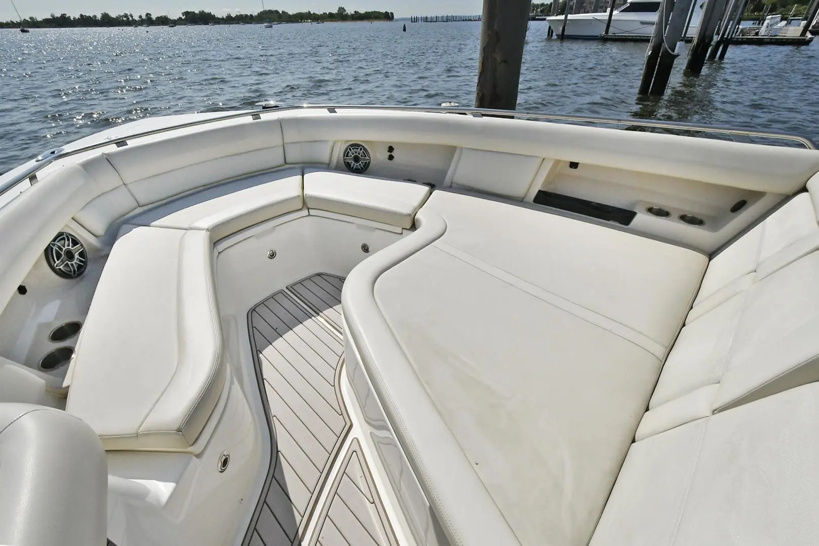 2020 Boston Whaler 380 realm