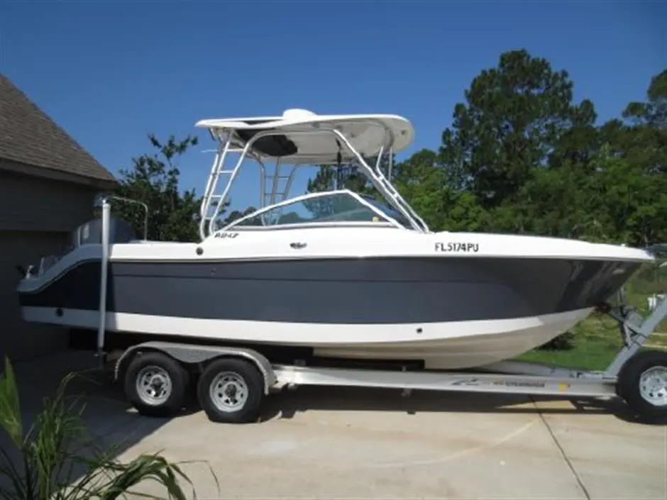 Robalo R247 Dual Console