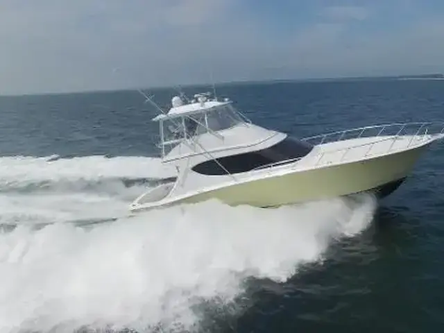 Hatteras GT54