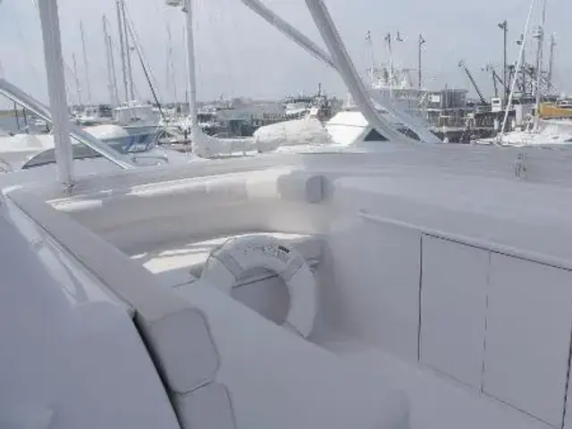 Hatteras GT54