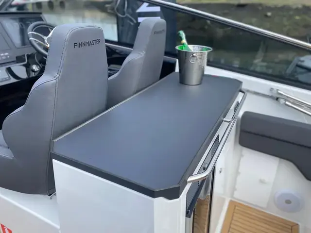 Finnmaster T9 Day Cruiser