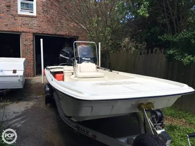 Boston Whaler 17 Pro Skiff