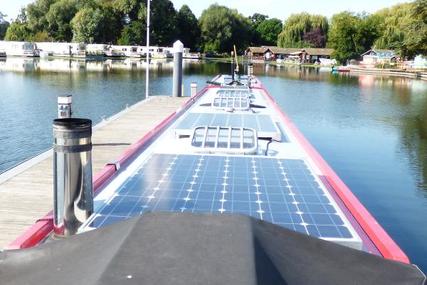 Narrowboat By STEVE HUDSON