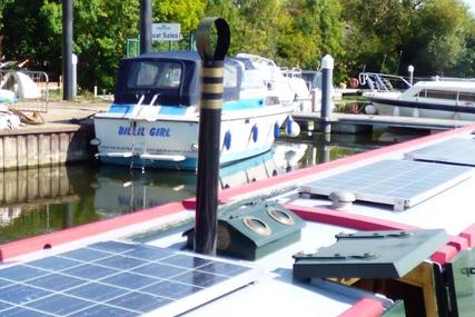 Narrowboat By STEVE HUDSON