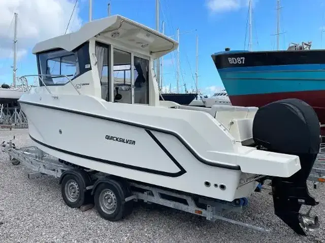 Quicksilver Pilothouse 625