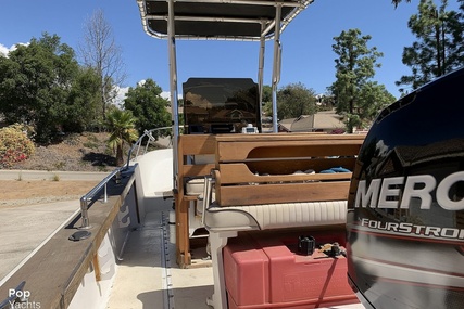 Boston Whaler Outrage V20