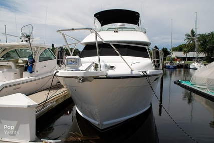 Bayliner 3988 Command Bridge Motor Yacht