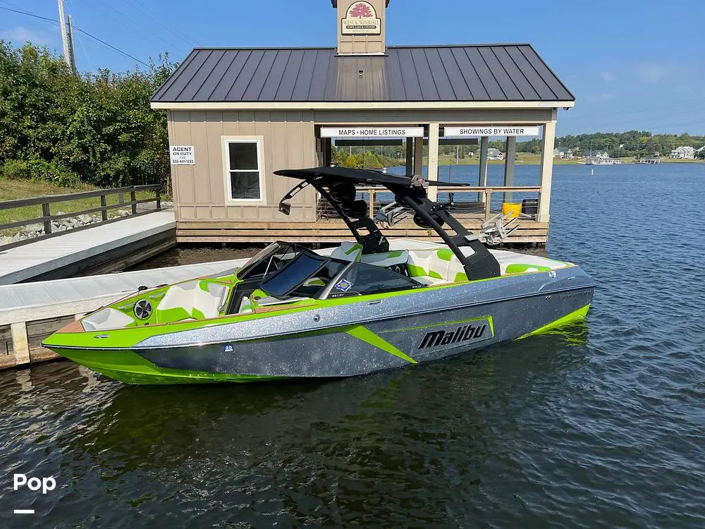 2019 Malibu 23 lsv