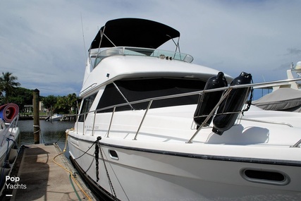 Bayliner 3988 Command Bridge Motor Yacht