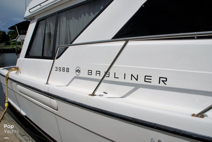 Bayliner 3988 Command Bridge Motor Yacht