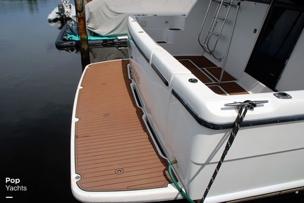 Bayliner 3988 Command Bridge Motor Yacht