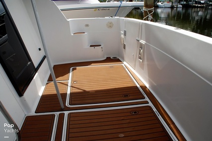 Bayliner 3988 Command Bridge Motor Yacht