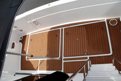 Bayliner 3988 Command Bridge Motor Yacht