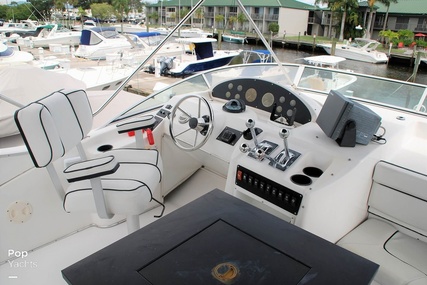 Bayliner 3988 Command Bridge Motor Yacht