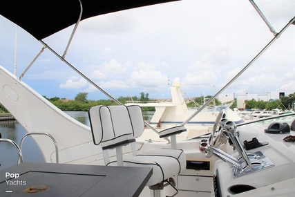 Bayliner 3988 Command Bridge Motor Yacht