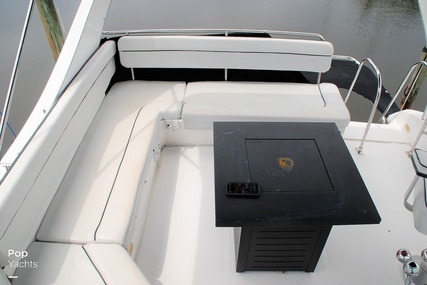 Bayliner 3988 Command Bridge Motor Yacht