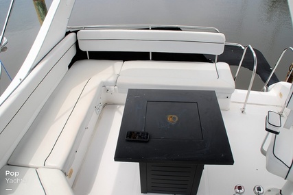 Bayliner 3988 Command Bridge Motor Yacht