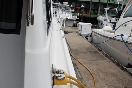 Bayliner 3988 Command Bridge Motor Yacht