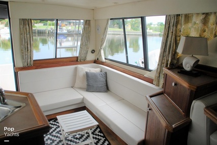 Bayliner 3988 Command Bridge Motor Yacht