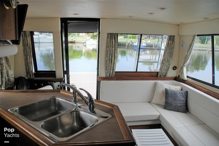 Bayliner 3988 Command Bridge Motor Yacht