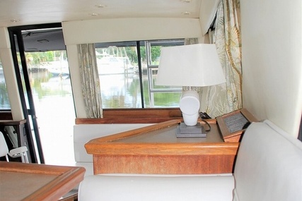 Bayliner 3988 Command Bridge Motor Yacht