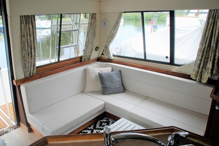 Bayliner 3988 Command Bridge Motor Yacht