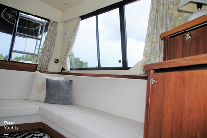 Bayliner 3988 Command Bridge Motor Yacht